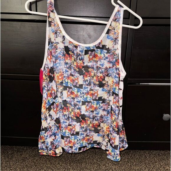 Xhiliration Juniors' Floral Fleur Flowy Top Size XL - Picture 8 of 9